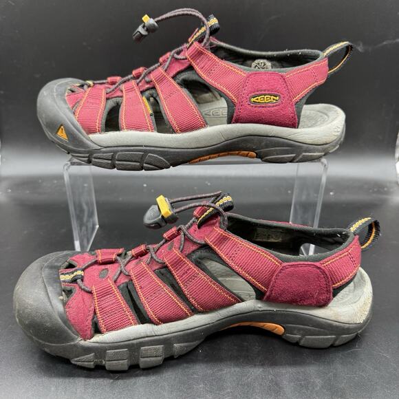 Keen Newport H2 Closed Toe Water Sandals Red Black Women's Size 9.5 - Picture 2 of 6